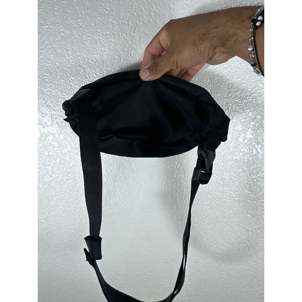 JanSport Fifth Avenue Fanny Pack Black Shoulder Crossbody Tote Bag Buckle Zip